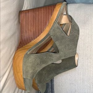 Never worn !!!! Michael Kors wedge